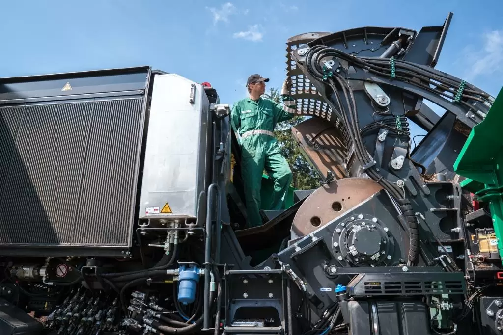 AXTOR2_4510-11-of-97_Komptech_Schnelläufer_klein