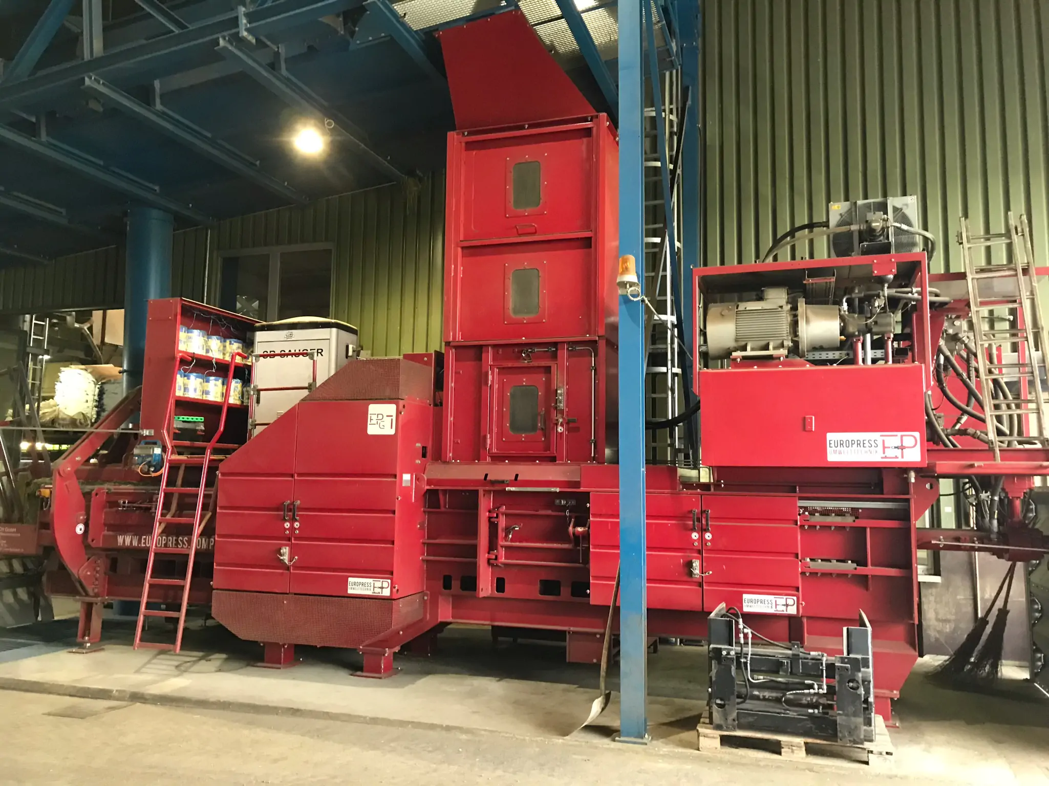 Europress_Kanalballenpresse mit Garnabbindung