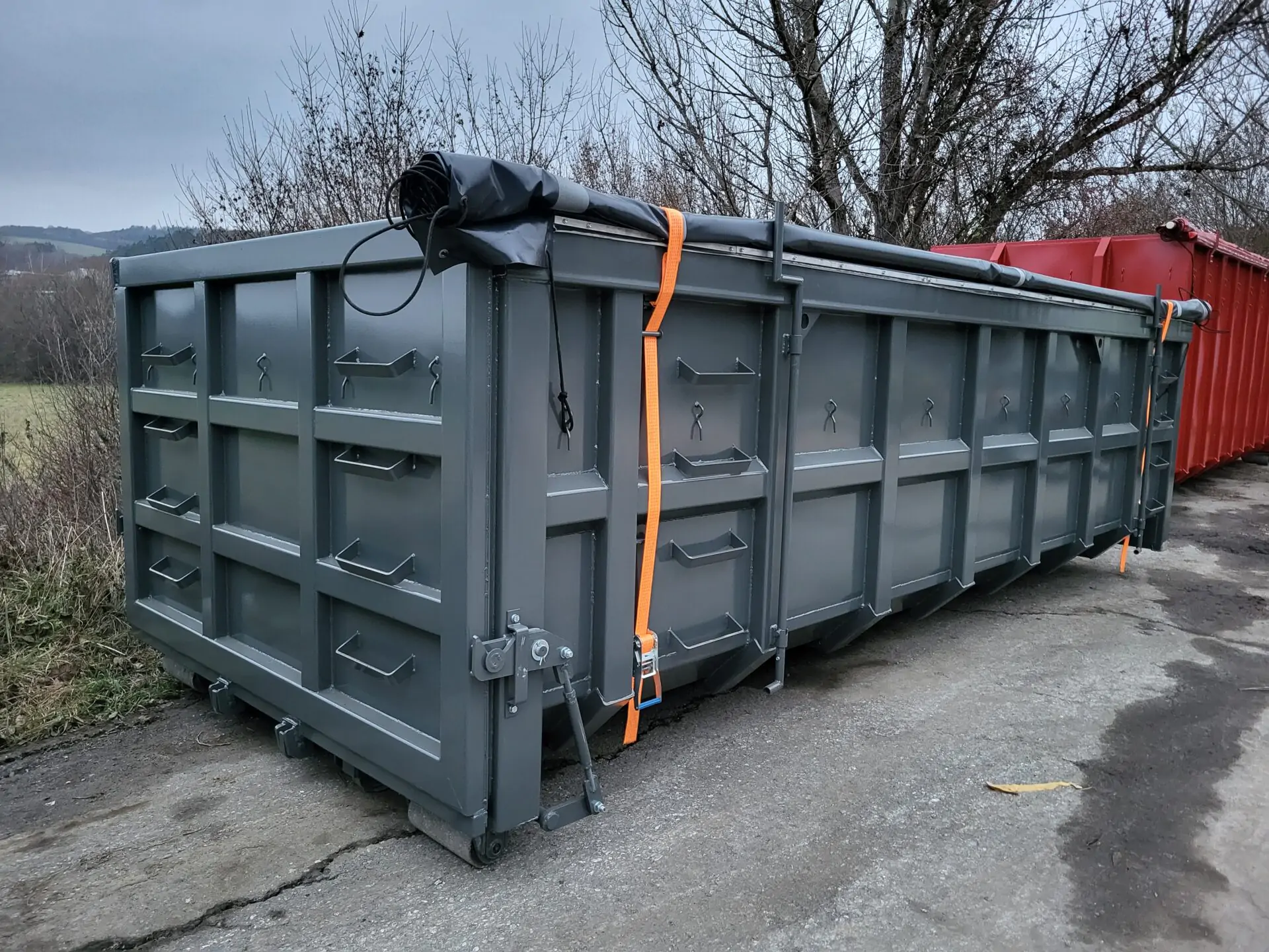 ACTS gepruefte Bahncontainer mit Pendelklappe