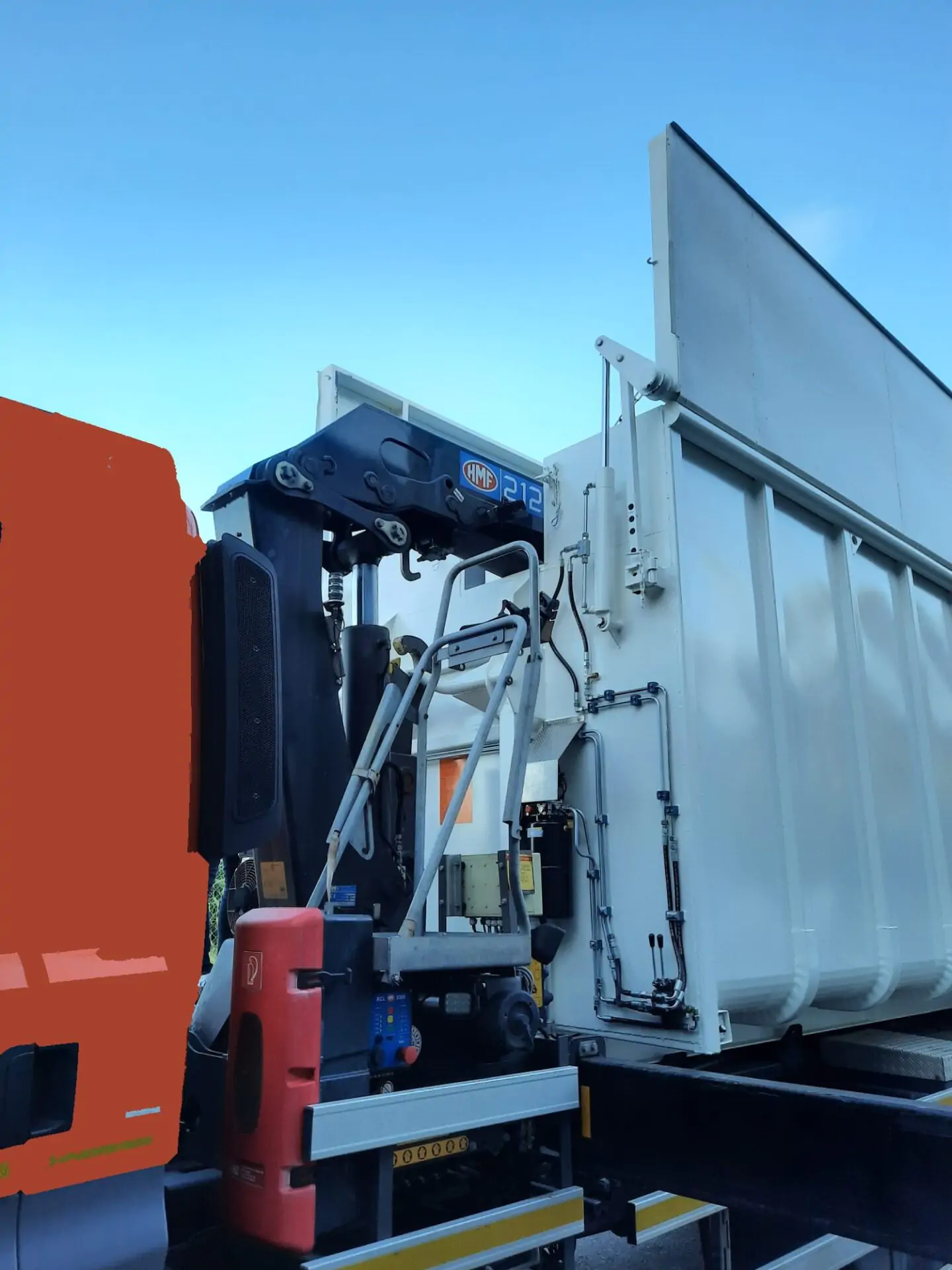 Container 2-teilig elektr. Dach m. Kranausschnitt