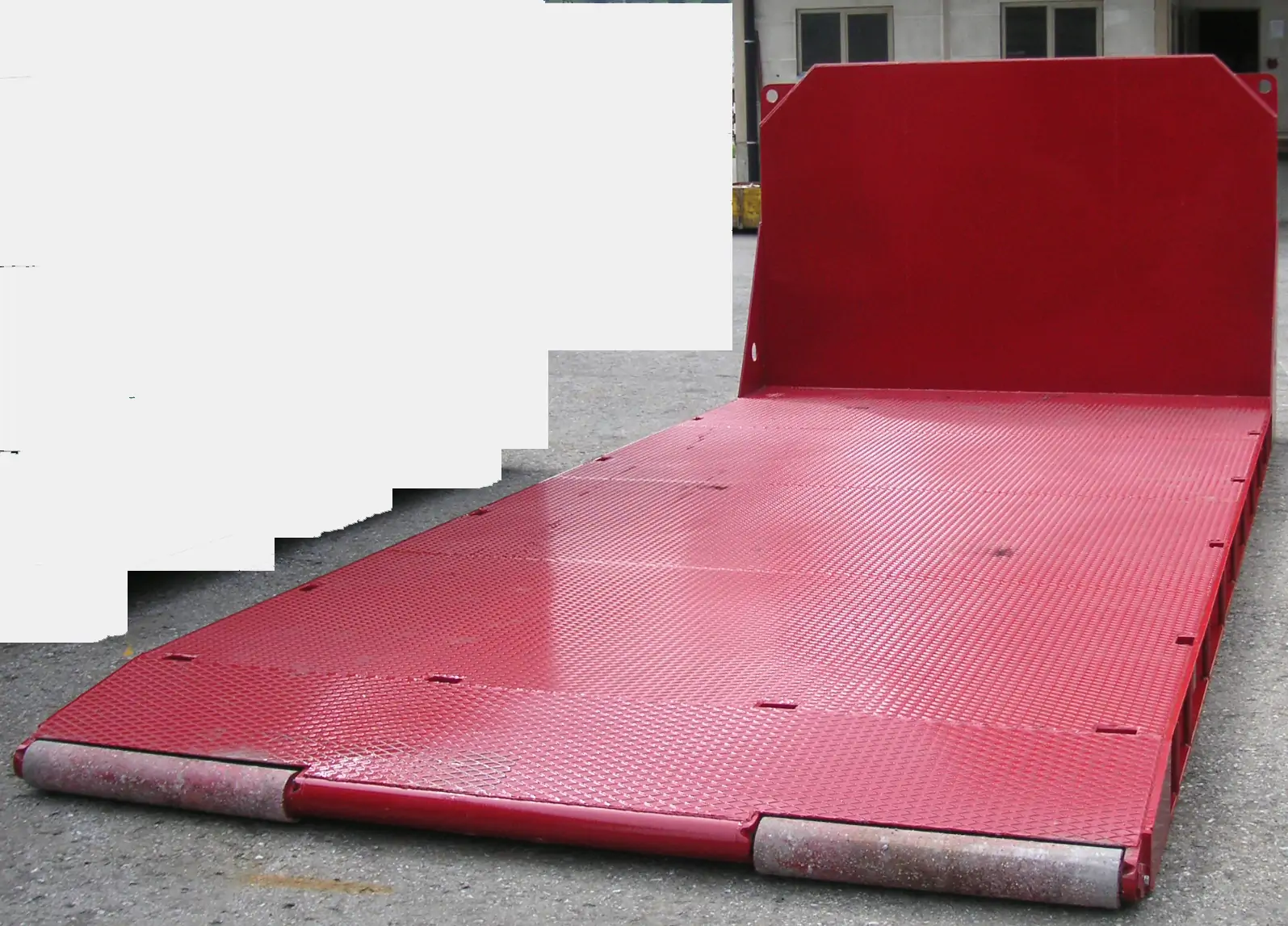 Transportplateau mit Riffelstahlboden