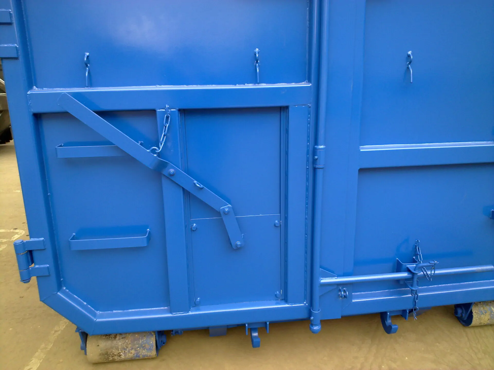 Tuere mit Getreideschieber