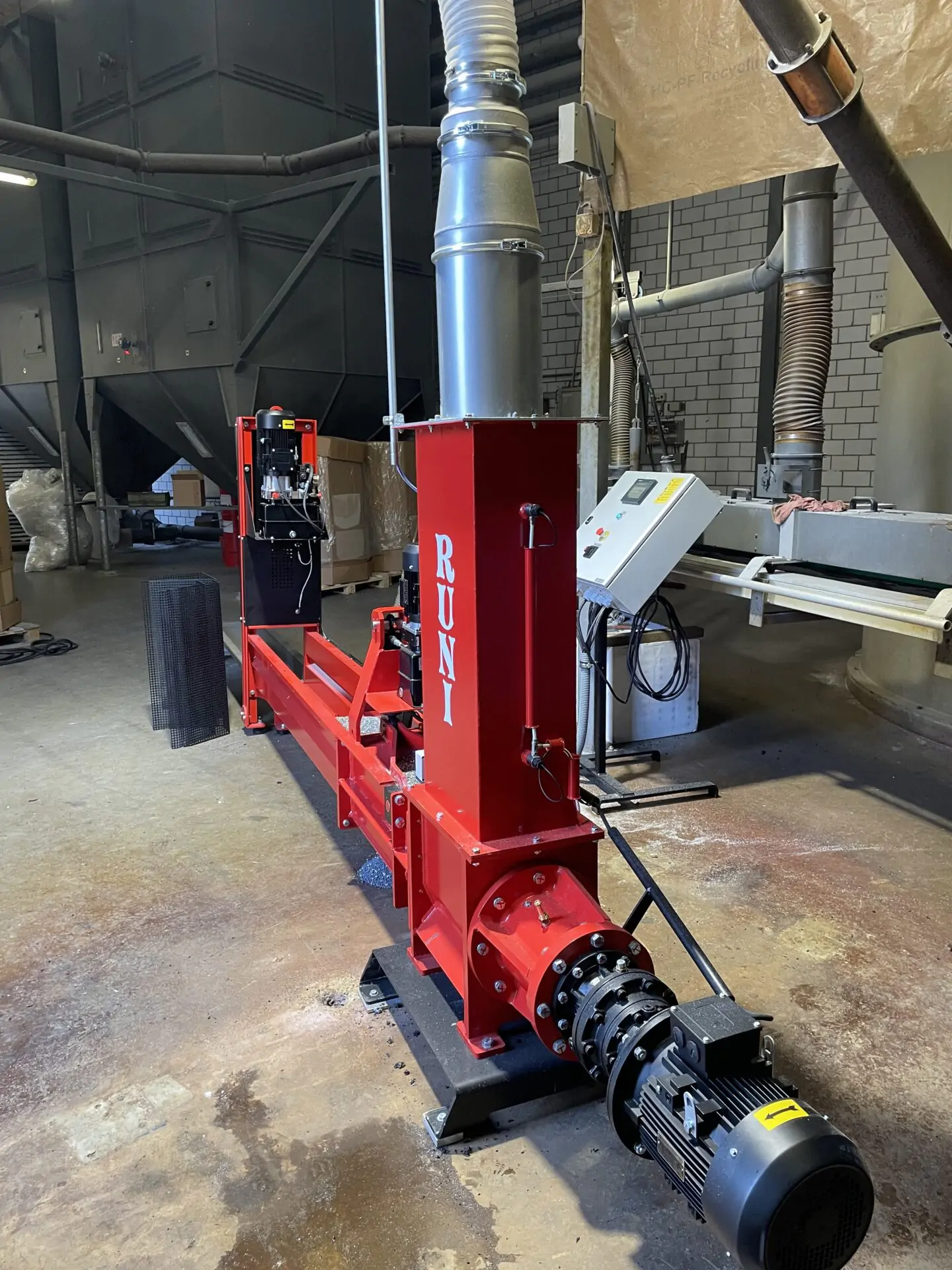 Runi_Styroporverdichter SK240_Gonon Isolation_Maschine Bild2