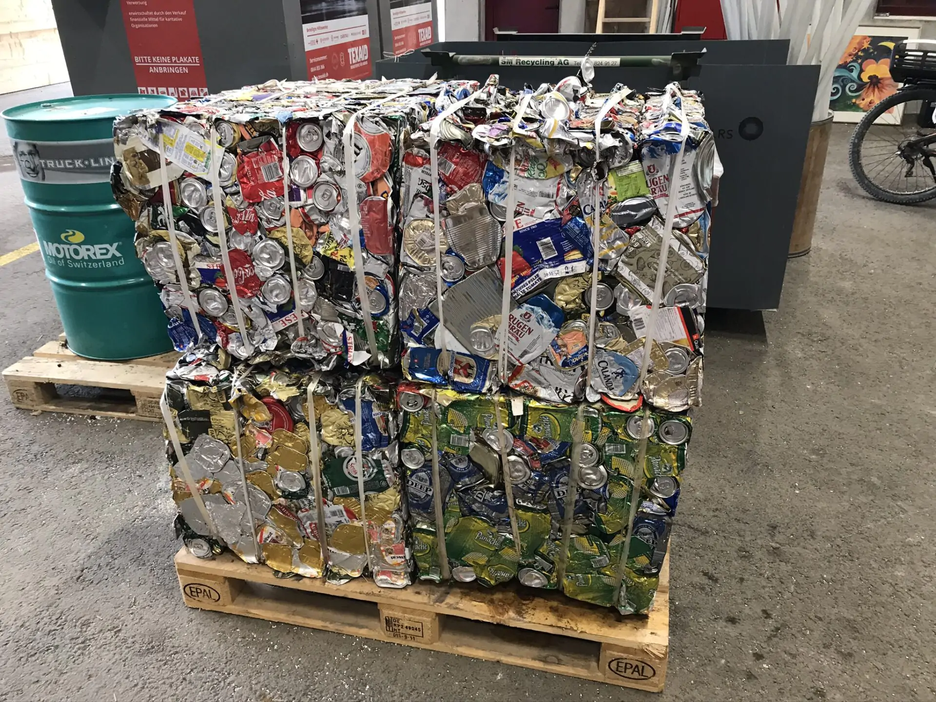 Balex_Vertikalballenpresse_Balle Aludosen