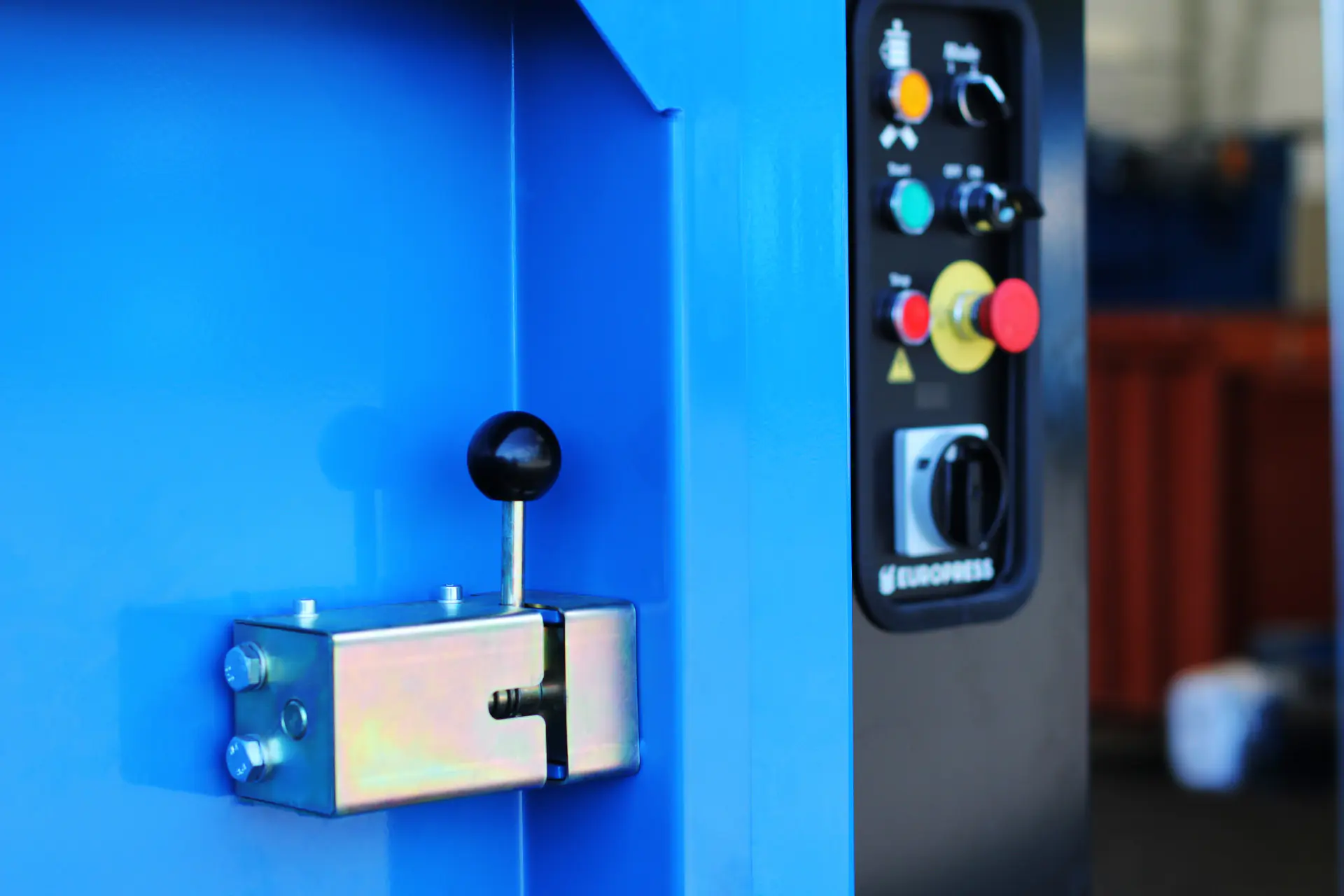 Balex Vertikalballenpresse_balers-door-closure-1920x1280px